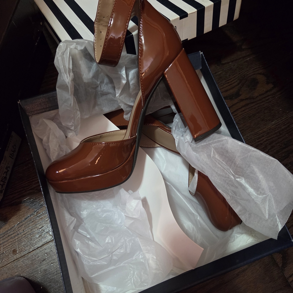 Crown & Ivy Glossy Brown Heels